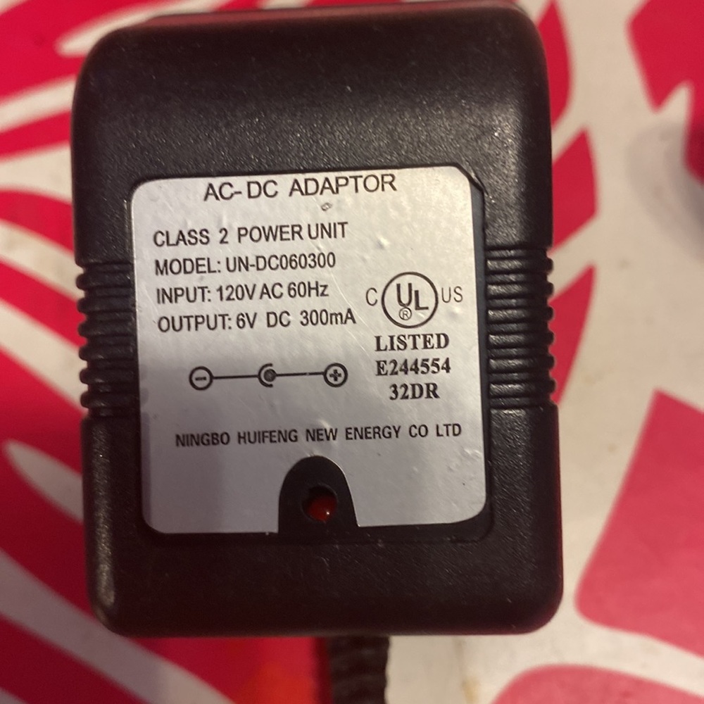 Vintage NINGBO HUIFENG NEW CO LTD Ac Dc Adapter Red Led 6V DC 300 mA UN-DC060300